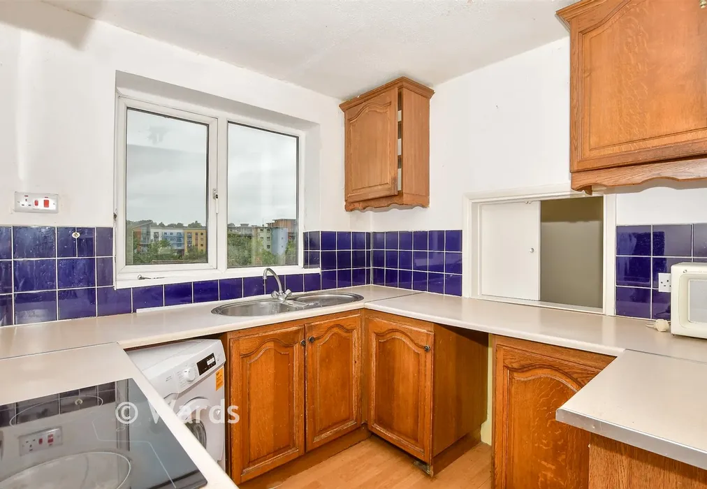 Kitchen - Dixon Close, Maidstone, Kent - Wards of Kent