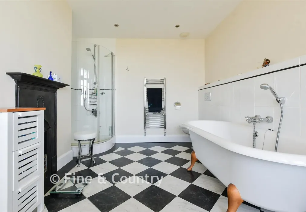 En-Suite Bathroom - Fifth Avenue, Cliftonville, Margate, Kent - Wards of Kent
