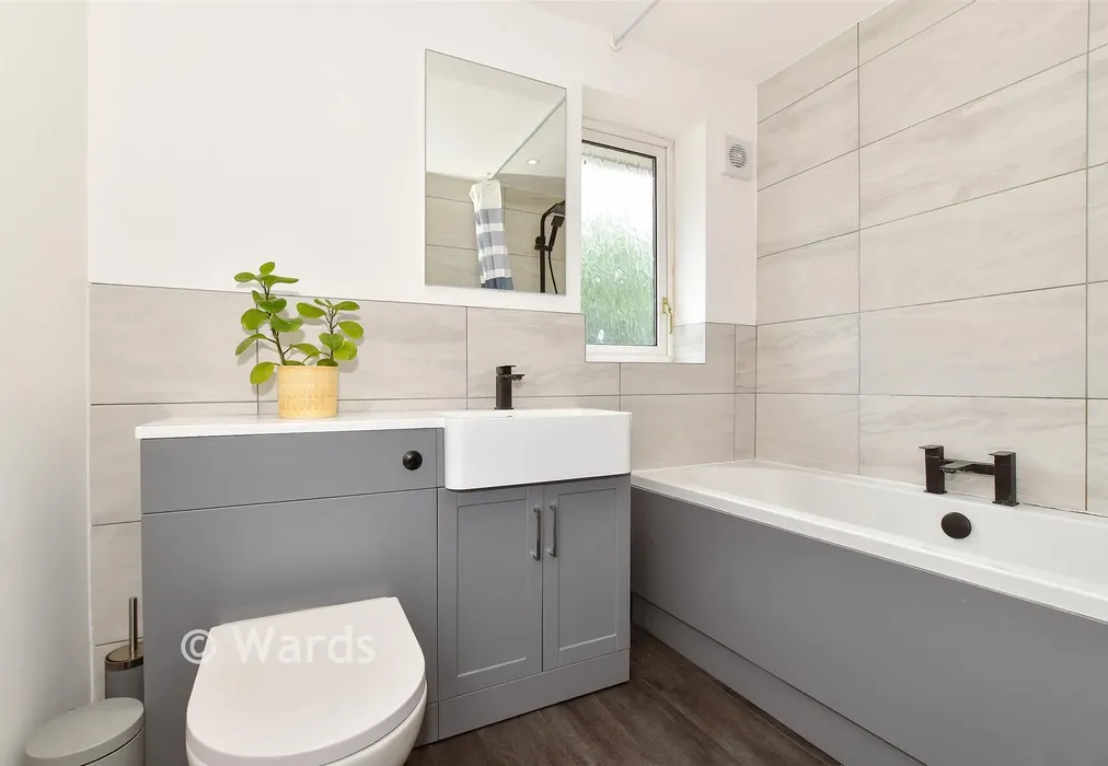 Bathroom - Princes Way, Canterbury, Kent - Wards of Kent