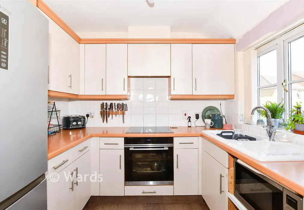 Kitchen - Haydon Close, Maidstone, Kent - Wards of Kent