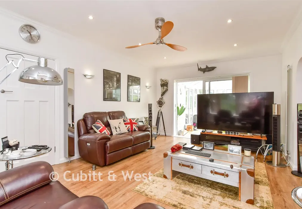 Lounge - Shirley Drive, Hove, East Sussex - Wards of Kent