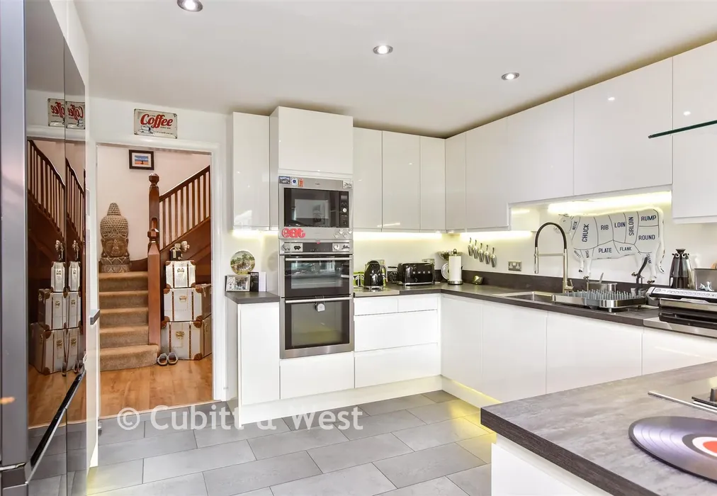 Kitchen - Shirley Drive, Hove, East Sussex - Wards of Kent