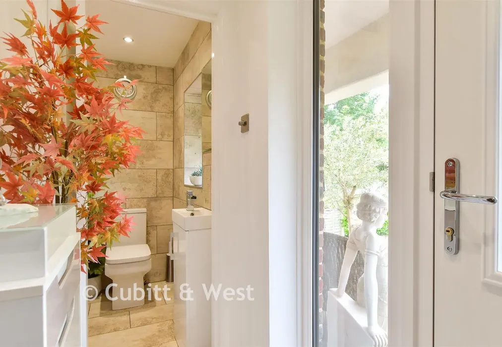 Cloakroom - Shirley Drive, Hove, East Sussex - Wards of Kent