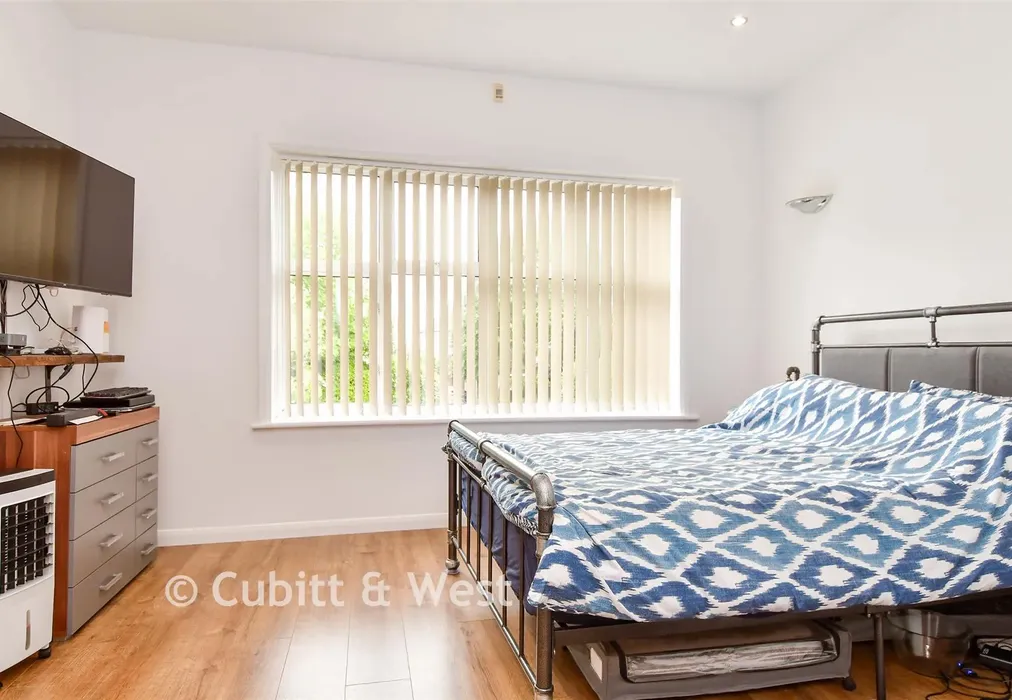 Bedroom 5 - Shirley Drive, Hove, East Sussex - Wards of Kent