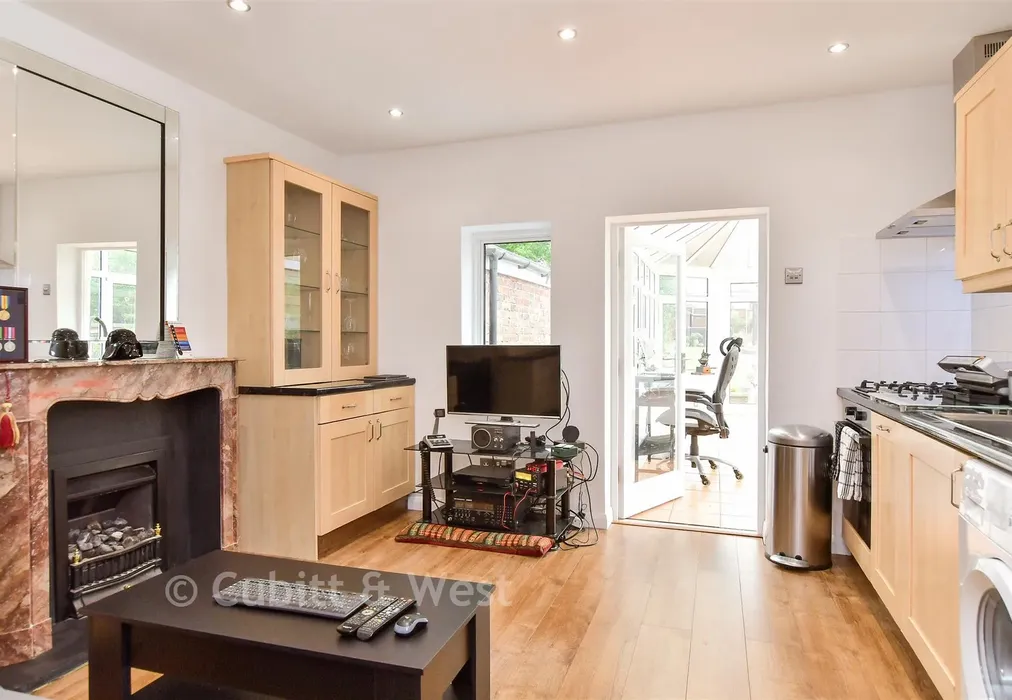Kitchen - Shirley Drive, Hove, East Sussex - Wards of Kent