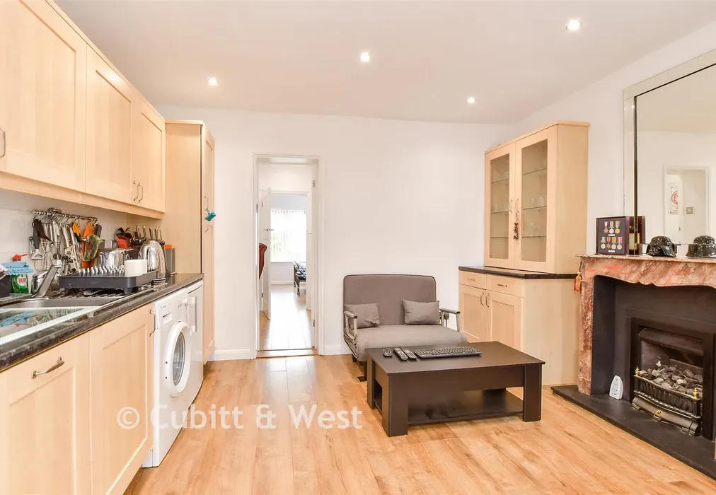 Kitchen - Shirley Drive, Hove, East Sussex - Wards of Kent