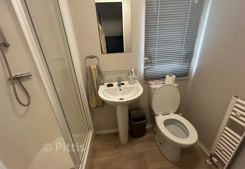 Bathroom - Main Road, Rookley, Ventnor, Isle of Wight - Wards of Kent