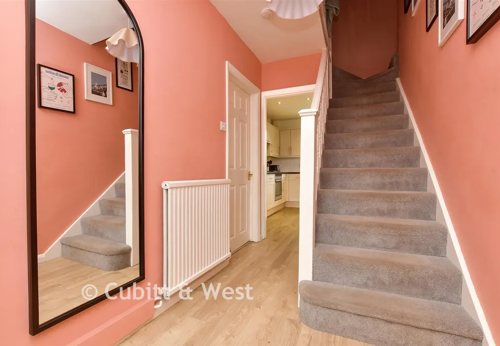 Entrance Hall - Kingscroft Road, Leatherhead, Surrey - Wards of Kent