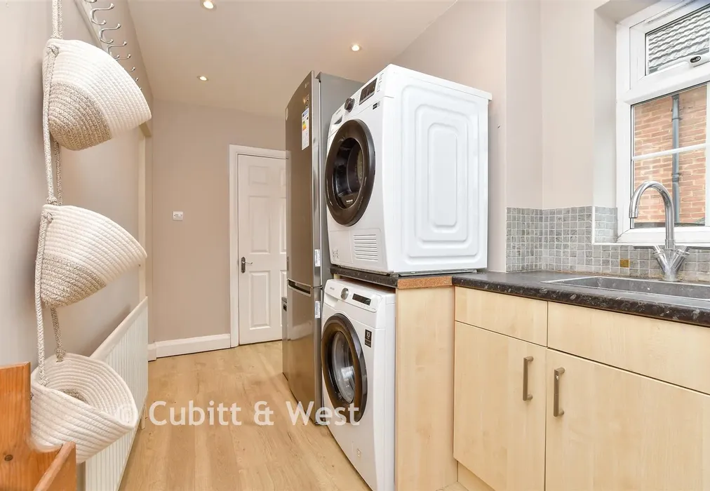 Utility Room - Kingscroft Road, Leatherhead, Surrey - Wards of Kent