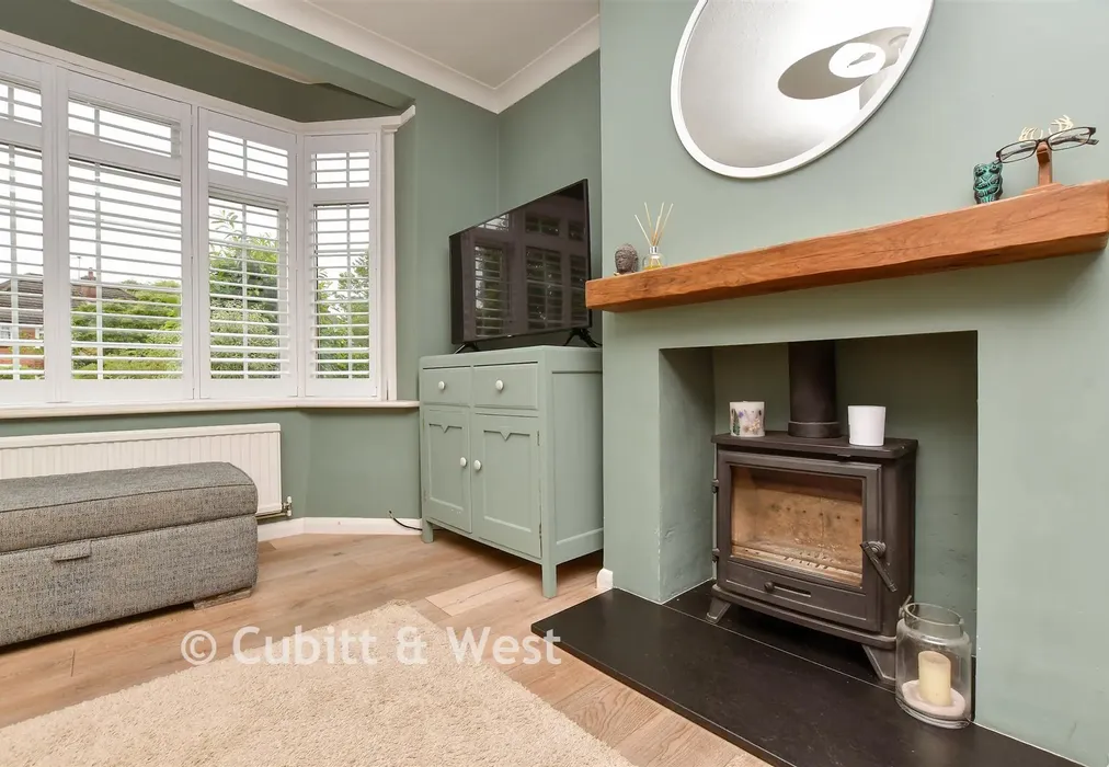 Internal Lifestyle Photograph - Kingscroft Road, Leatherhead, Surrey - Wards of Kent