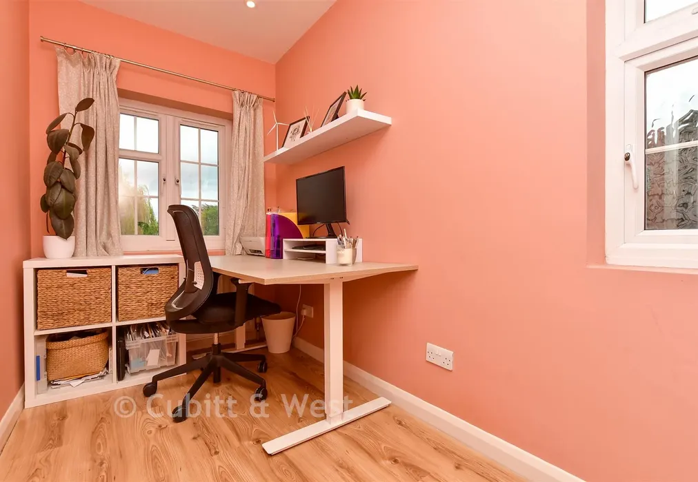 Bedroom 4 - Kingscroft Road, Leatherhead, Surrey - Wards of Kent