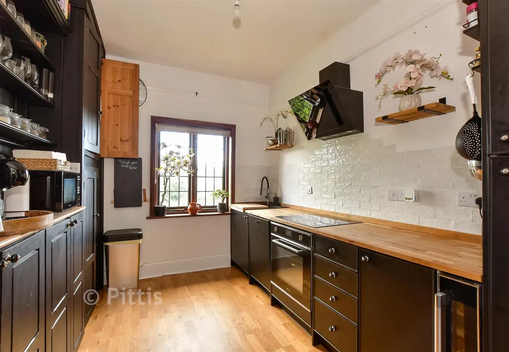 Kitchen - Clarence Road, Wroxall, Isle of Wight - Wards of Kent