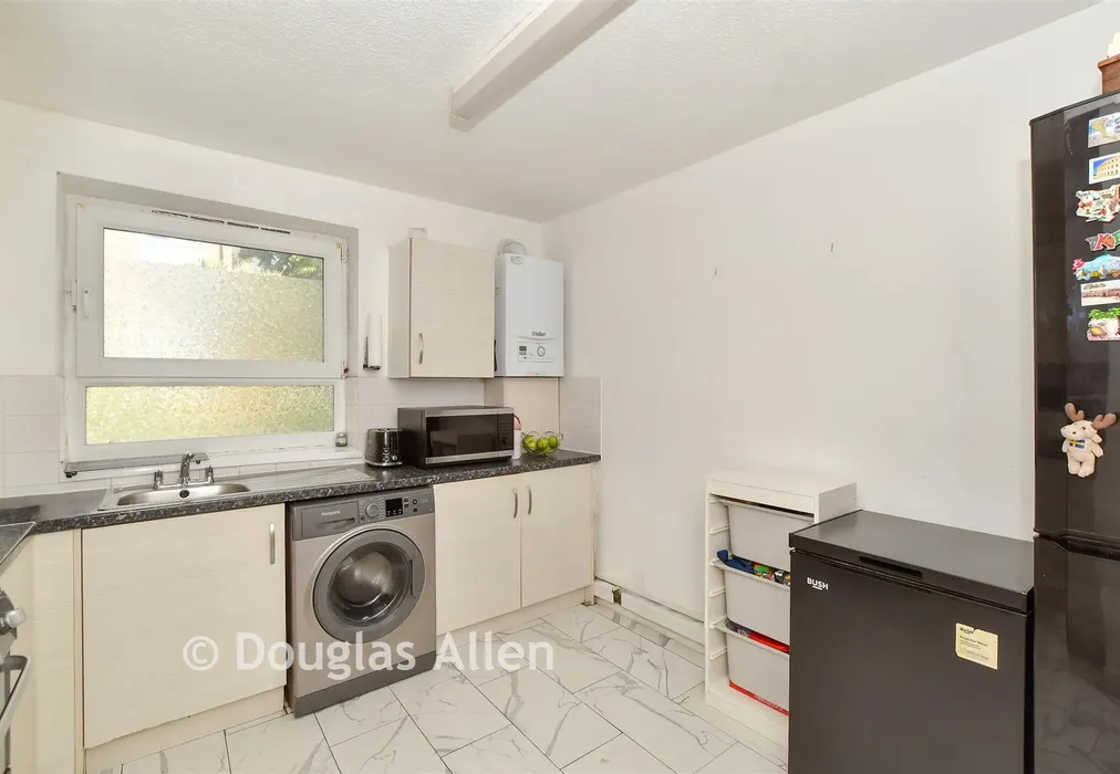 Kitchen - Grantham Road, London - Wards of Kent