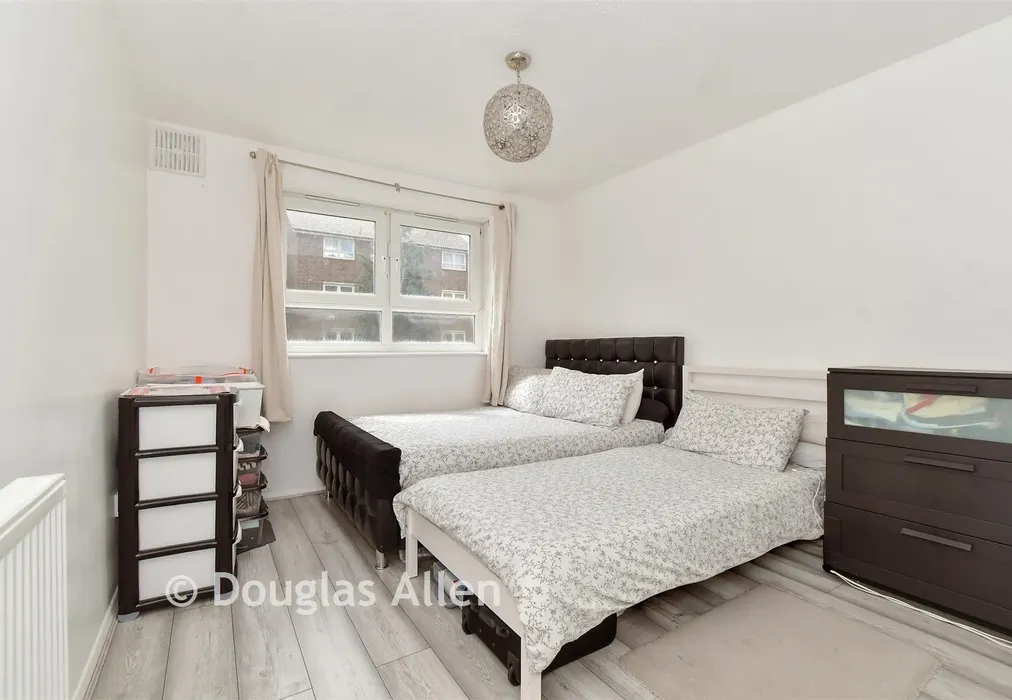 Bedroom - Grantham Road, London - Wards of Kent