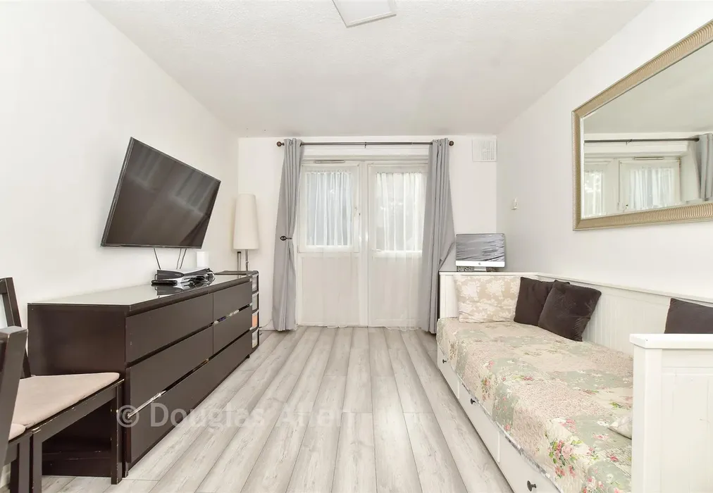Lounge/Diner - Grantham Road, London - Wards of Kent