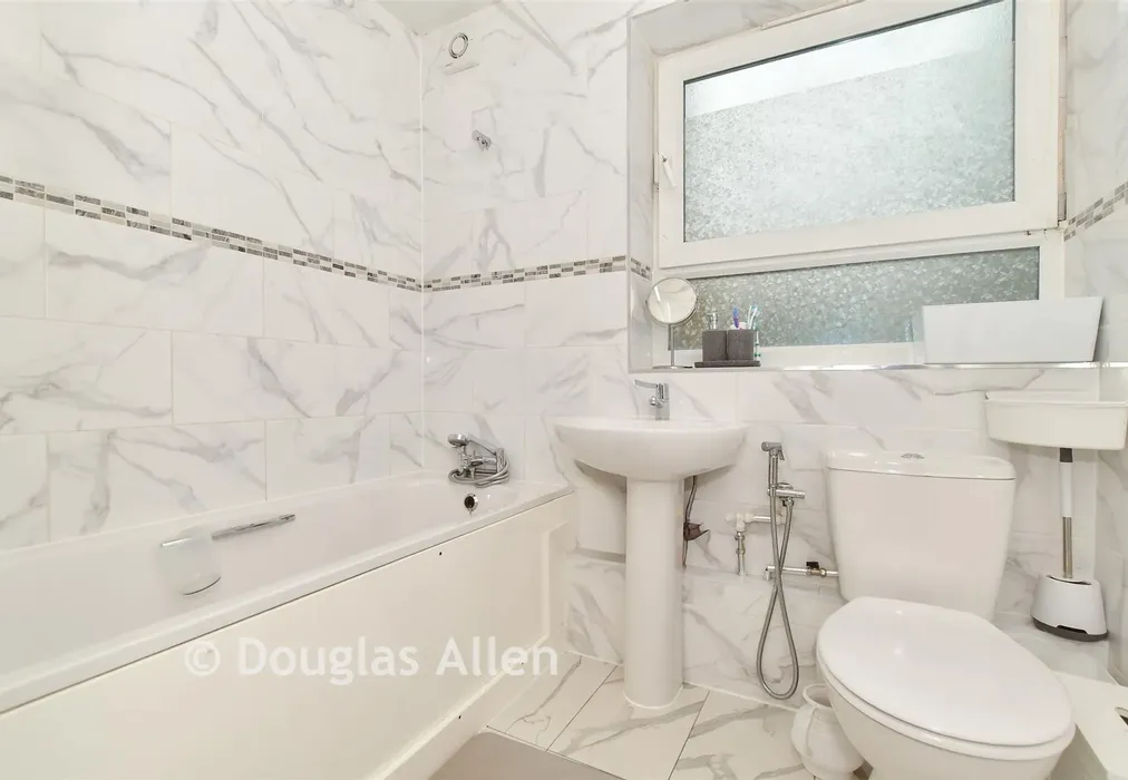 Bathroom - Grantham Road, London - Wards of Kent