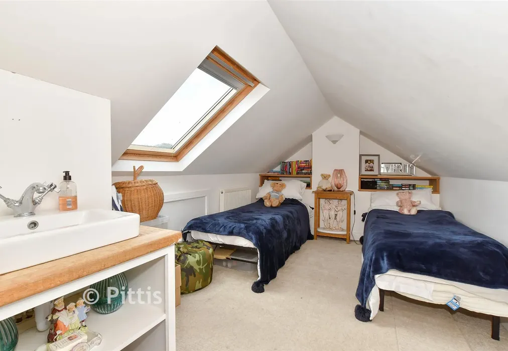 Loft Room - West Street, Ventnor, Isle of Wight - Wards of Kent
