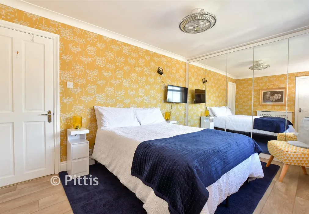 Bedroom 1 - West Street, Ventnor, Isle of Wight - Wards of Kent