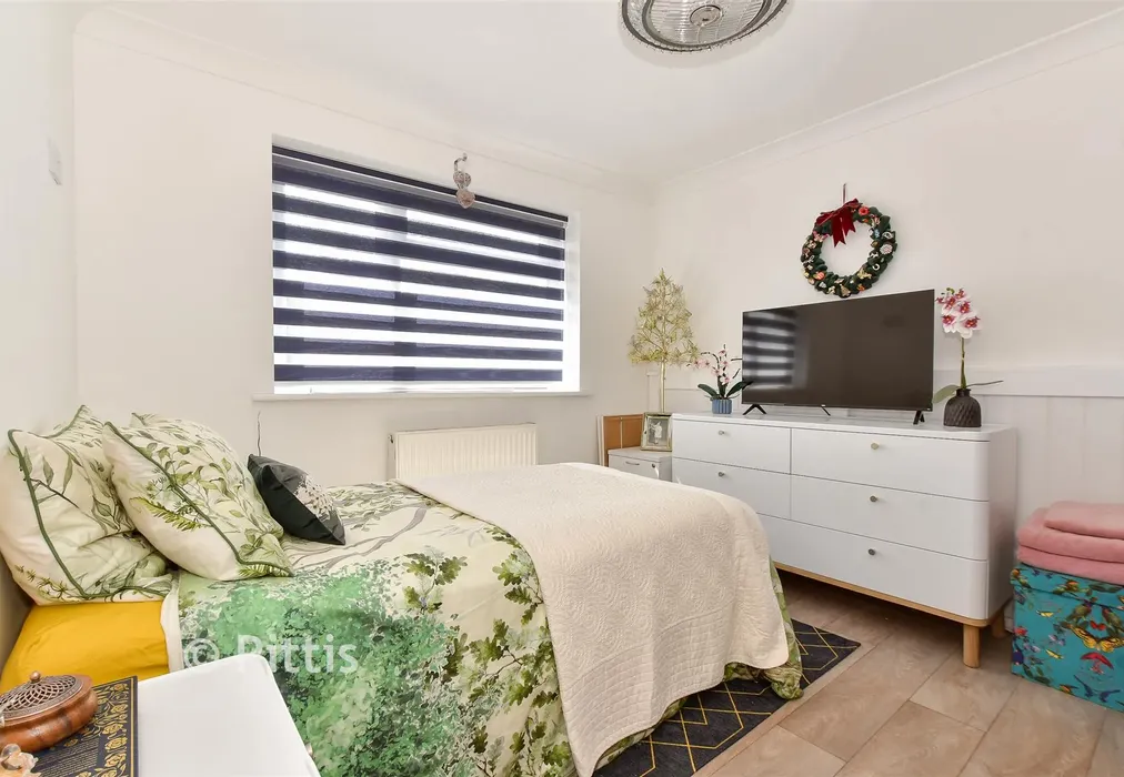 Bedroom 2 - West Street, Ventnor, Isle of Wight - Wards of Kent