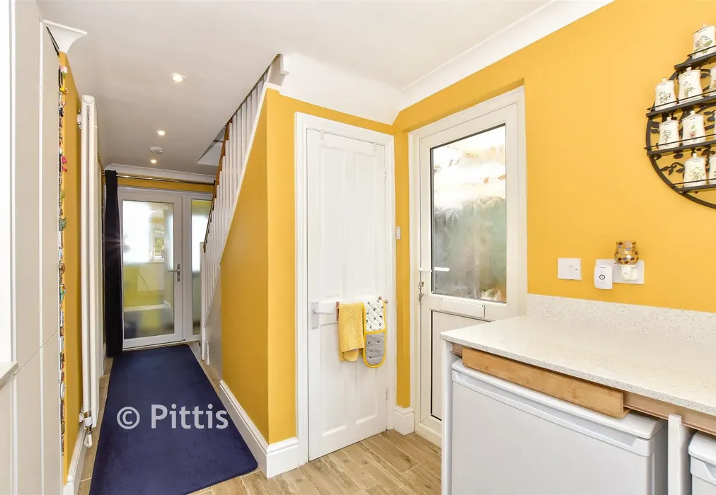 Kitchen - West Street, Ventnor, Isle of Wight - Wards of Kent
