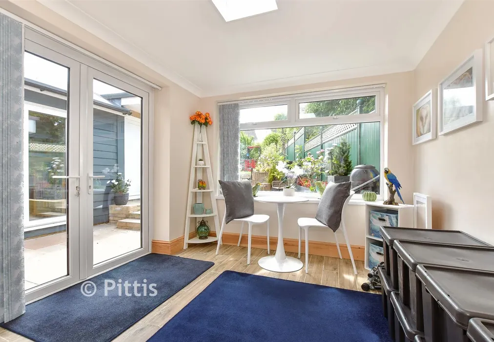 Sun Room - West Street, Ventnor, Isle of Wight - Wards of Kent