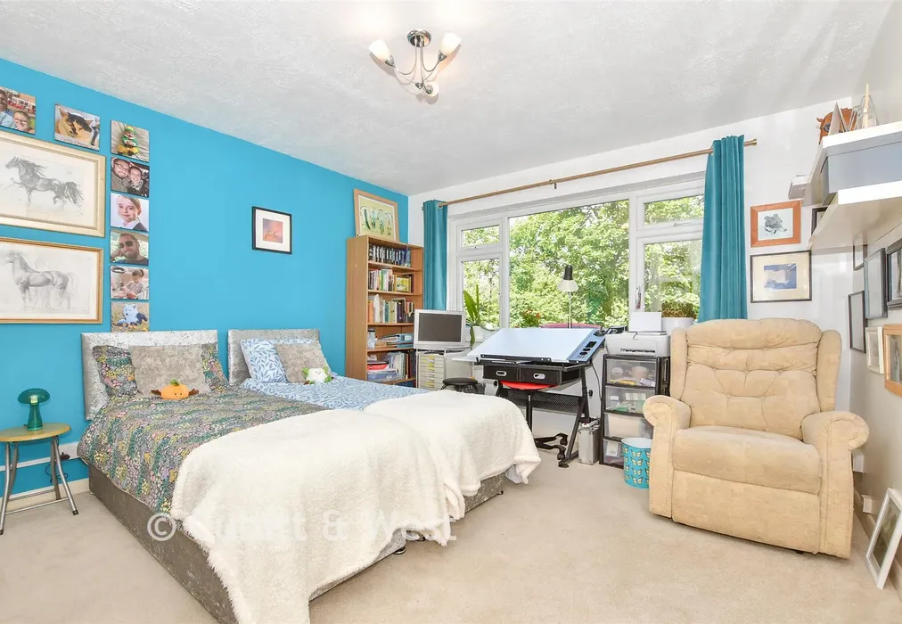 Bedroom 1 - Beechwood Road, Caterham, Surrey - Wards of Kent