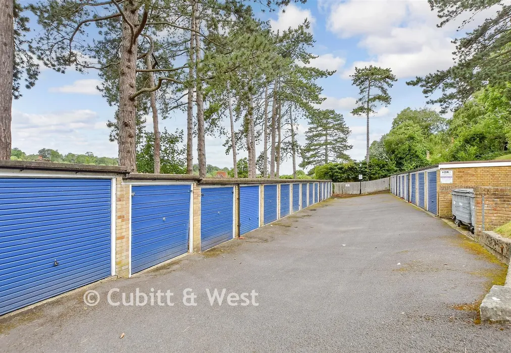 Garage - Beechwood Road, Caterham, Surrey - Wards of Kent