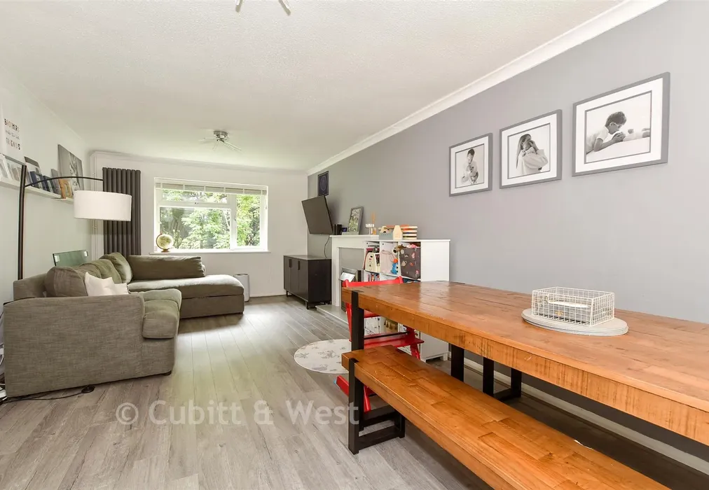 Lounge/Dining Room - Green Lane, Shipley Bridge, Horley, Surrey - Wards of Kent
