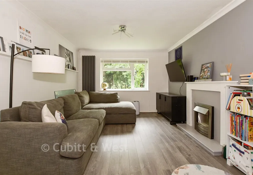 Lounge/Dining Room - Green Lane, Shipley Bridge, Horley, Surrey - Wards of Kent