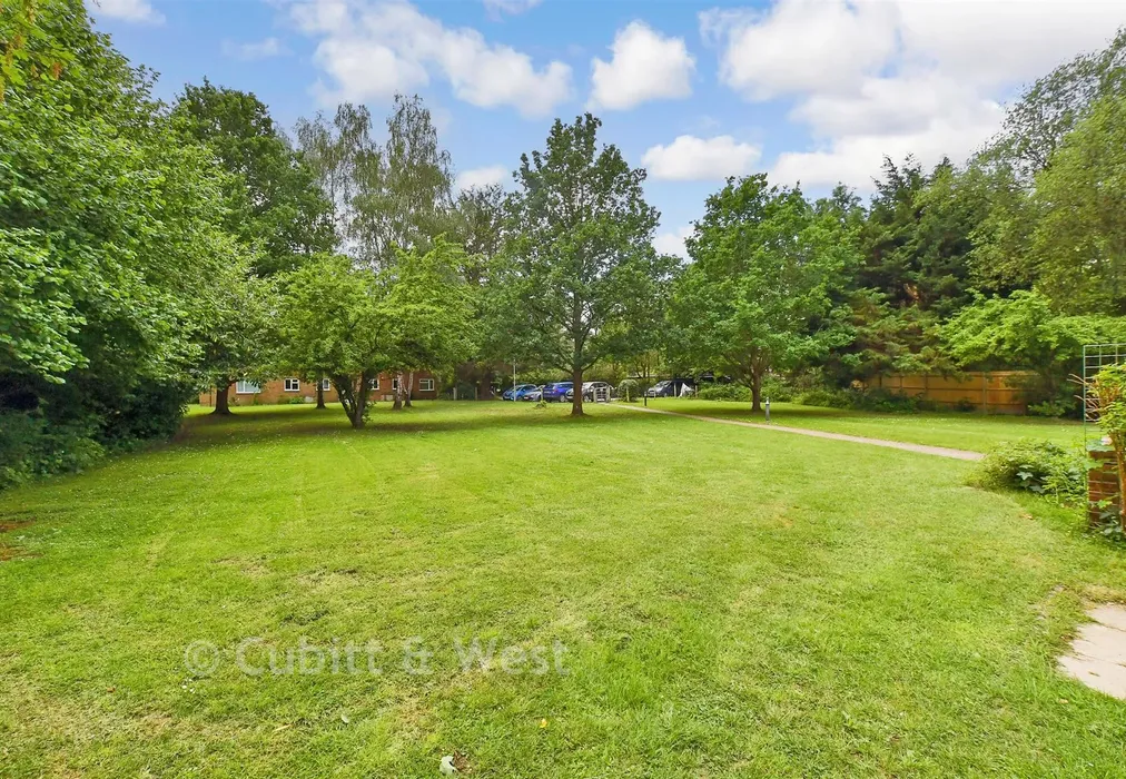 Communal Gardens - Green Lane, Shipley Bridge, Horley, Surrey - Wards of Kent