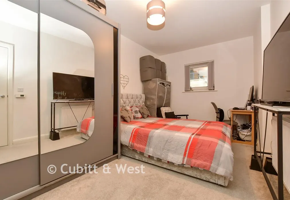 Bedroom 1 - London Road, Wallington, Surrey - Wards of Kent