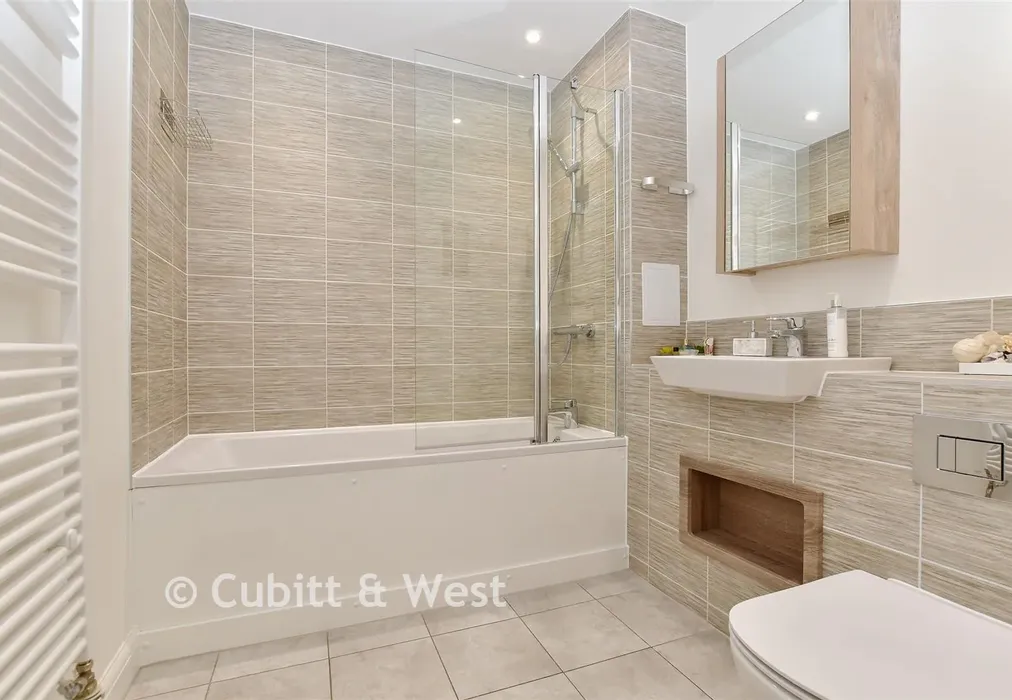 Bathroom - London Road, Wallington, Surrey - Wards of Kent