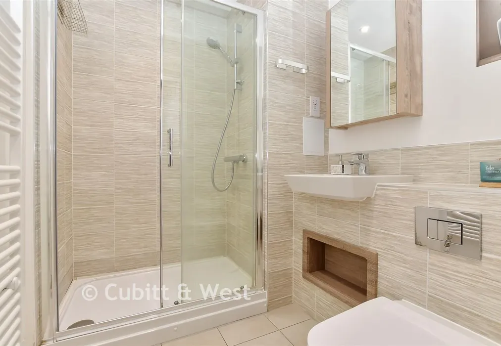 En-Suite Shower Room - London Road, Wallington, Surrey - Wards of Kent