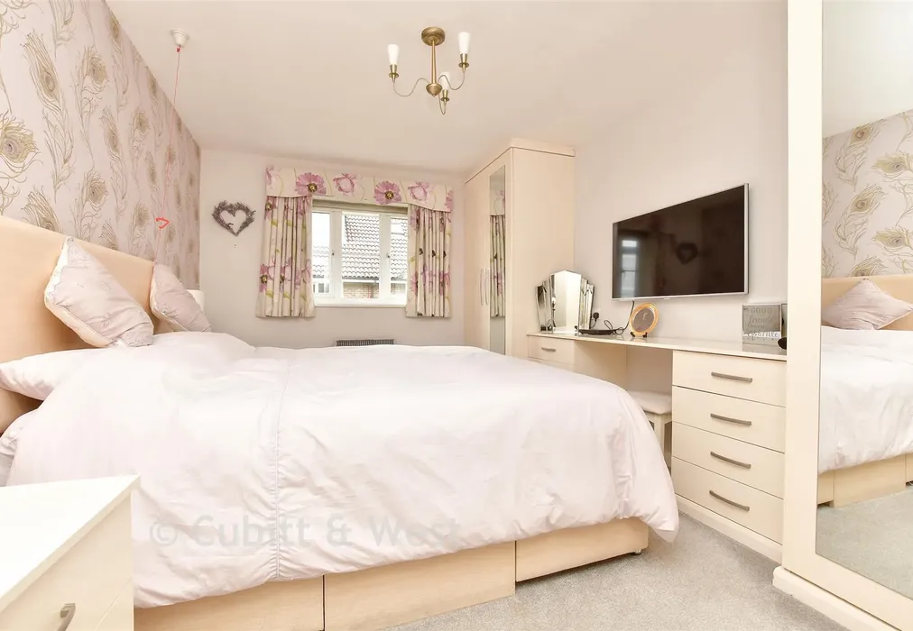 Bedroom 1 - High Street, Banstead, Surrey - Wards of Kent