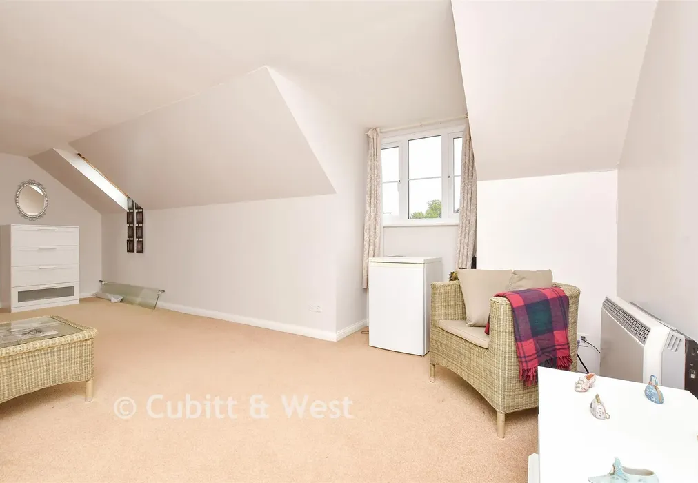 Bedroom 2 - High Street, Banstead, Surrey - Wards of Kent