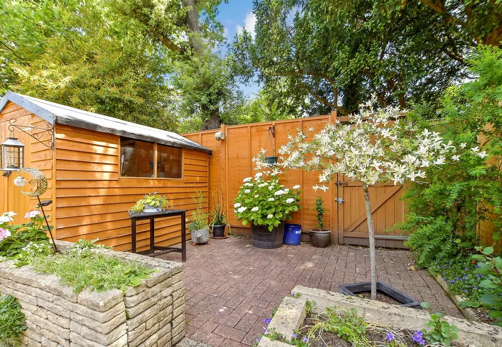Rear Garden - Fremlin Close, Rusthall, Tunbridge Wells, Kent - Wards of Kent