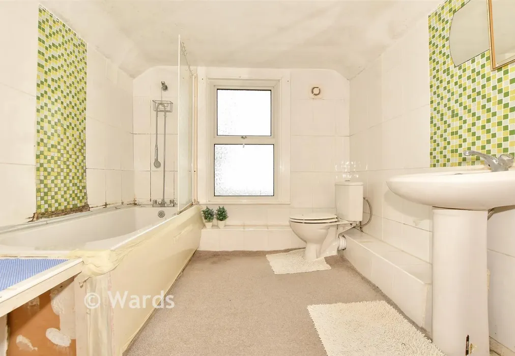 Bathroom - Canterbury Road, Folkestone, Kent - Wards of Kent