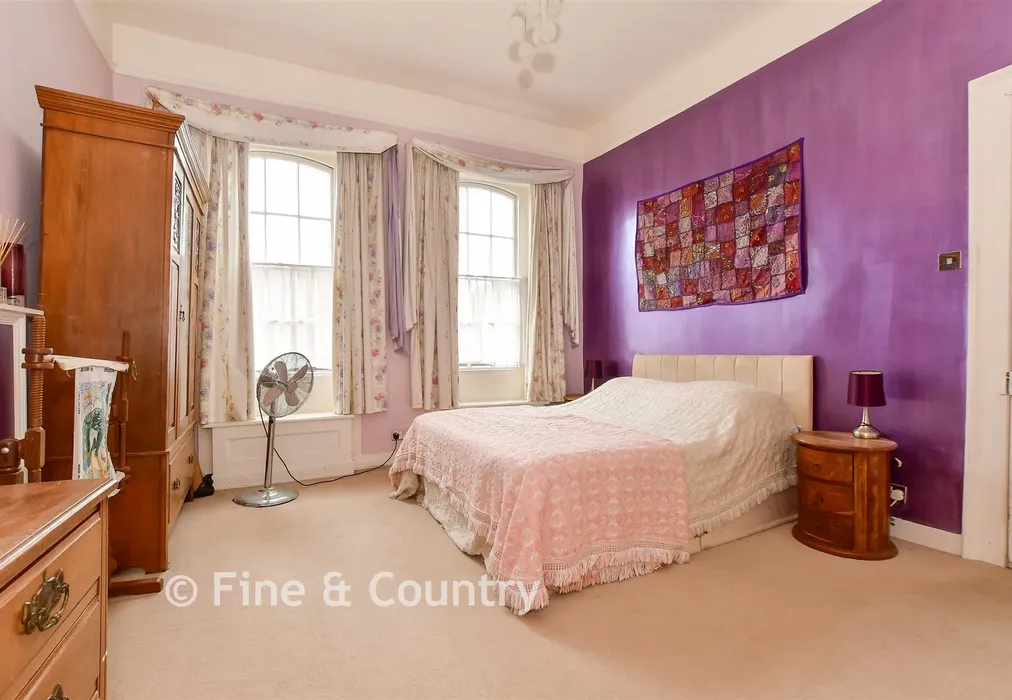 Bedroom 1 - Sea Street, Newport, Isle of Wight - Wards of Kent