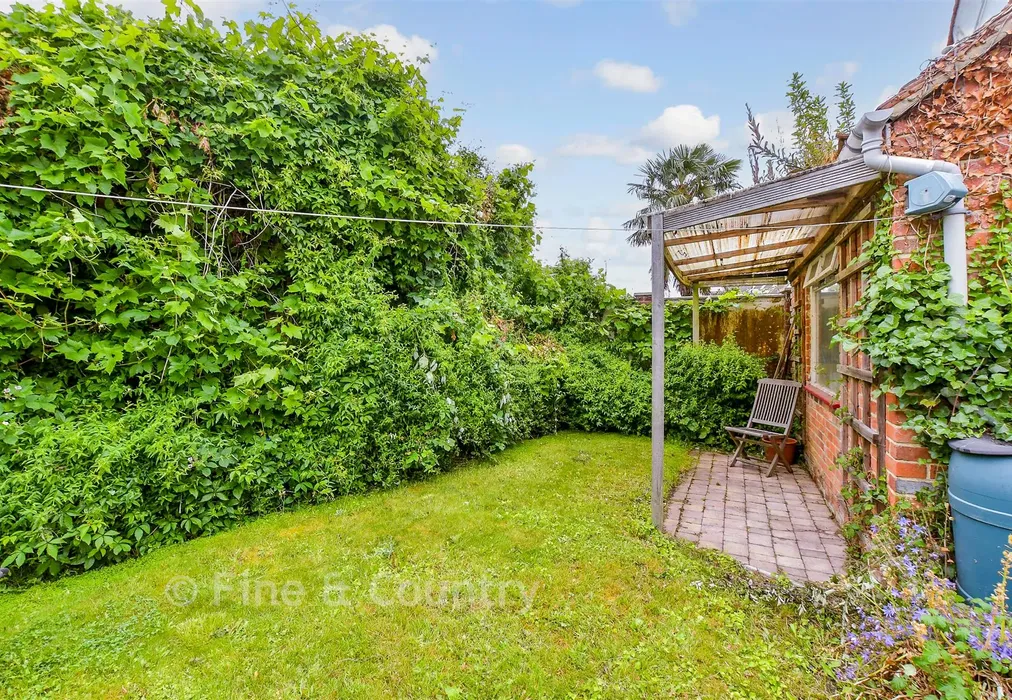 Rear Garden - Sea Street, Newport, Isle of Wight - Wards of Kent