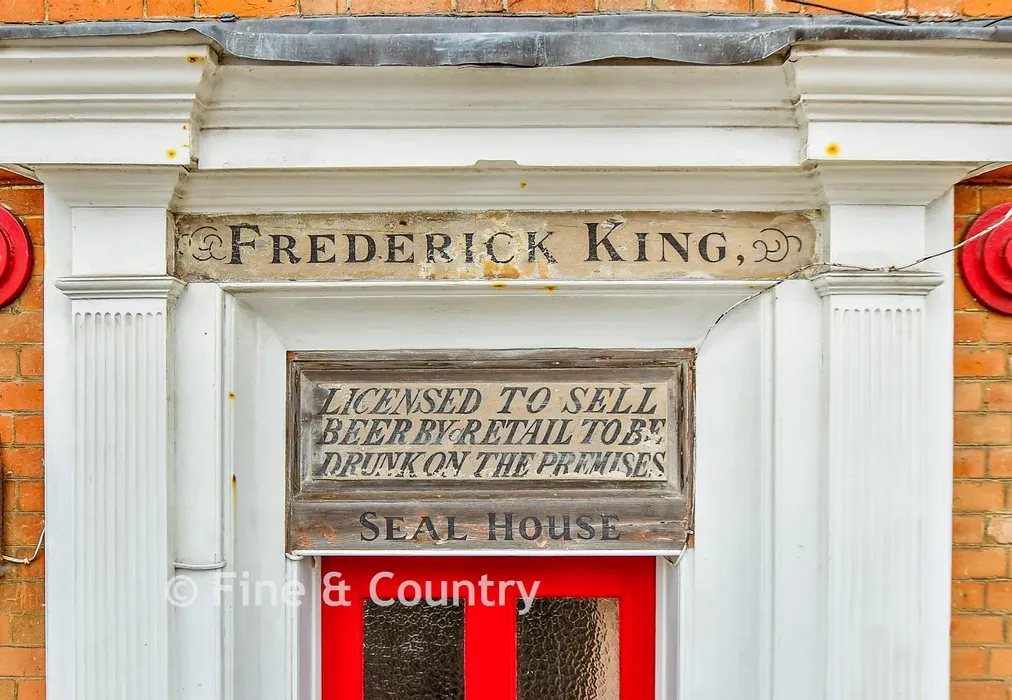 External Feature - Sea Street, Newport, Isle of Wight - Wards of Kent
