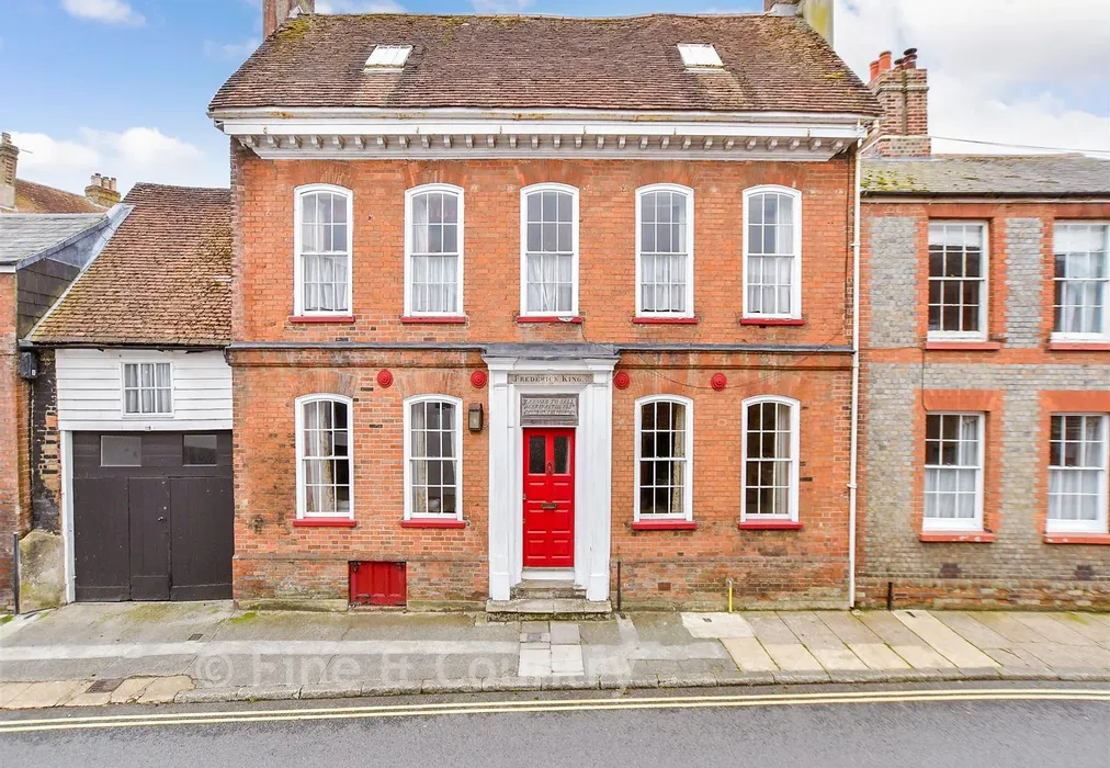 External (Web)* - Sea Street, Newport, Isle of Wight - Wards of Kent