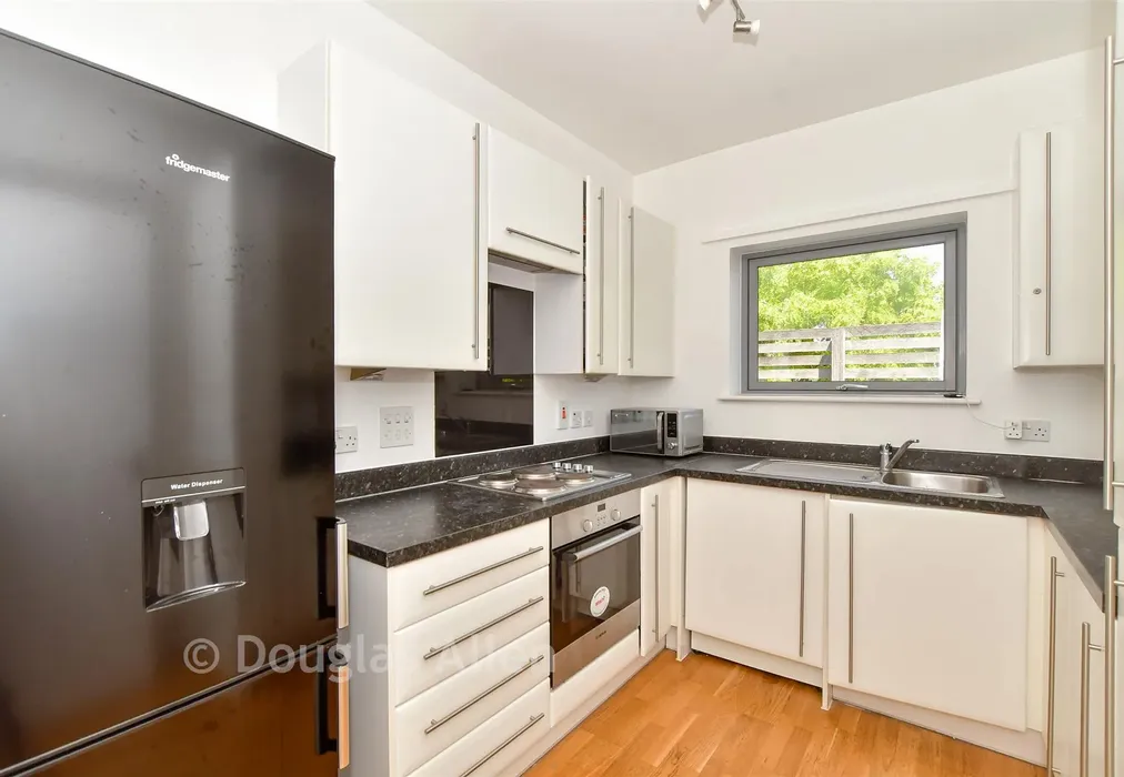 Kitchen - Serpentine Close, Chadwell Heath, Essex - Wards of Kent