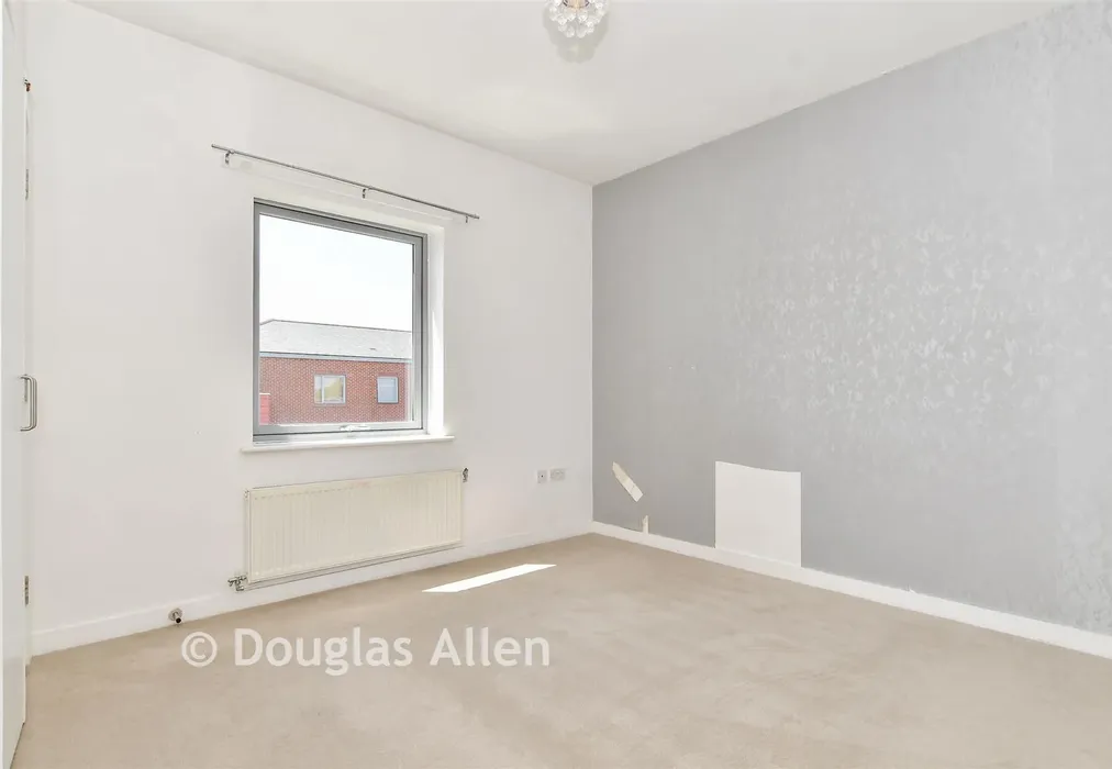 Bedroom - Serpentine Close, Chadwell Heath, Essex - Wards of Kent