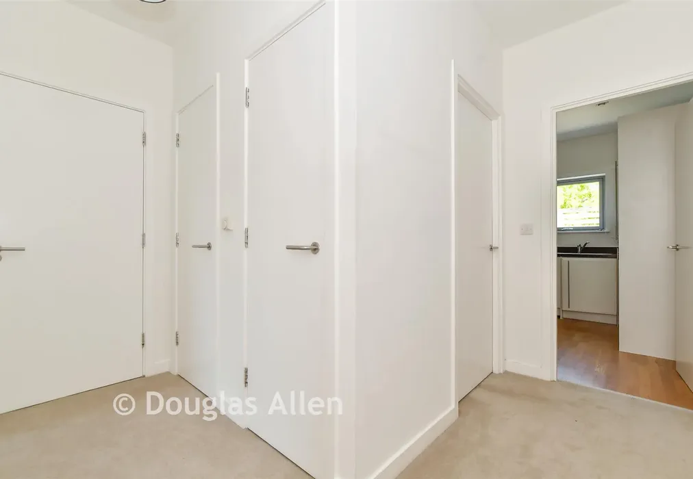 Hallway - Serpentine Close, Chadwell Heath, Essex - Wards of Kent