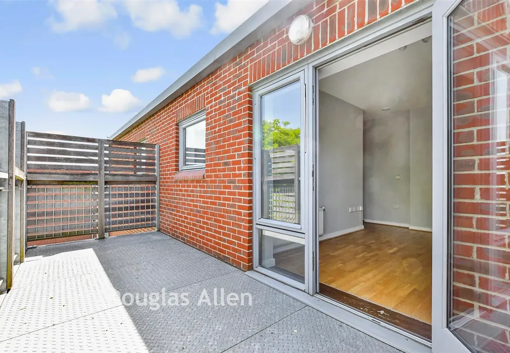 Balcony / Terrace - Serpentine Close, Chadwell Heath, Essex - Wards of Kent