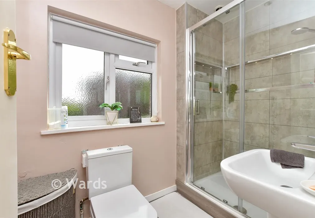Shower Room - Rushett Lane, Norton, Faversham, Kent - Wards of Kent