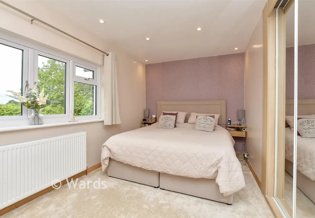 Bedroom 1 - Rushett Lane, Norton, Faversham, Kent - Wards of Kent