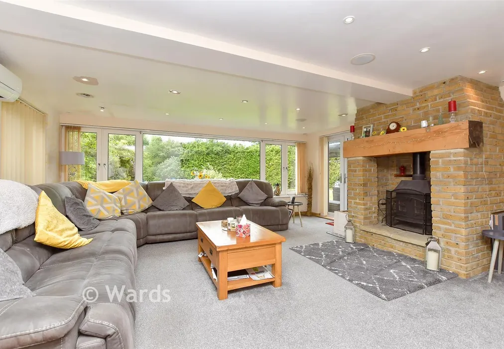 Lounge - Rushett Lane, Norton, Faversham, Kent - Wards of Kent