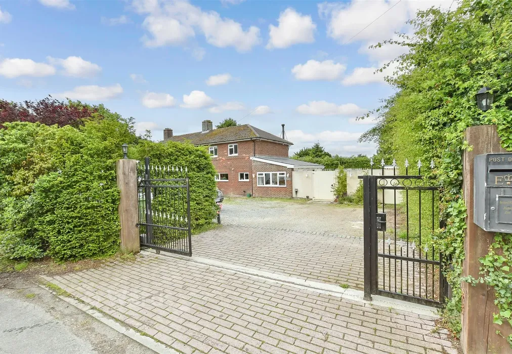 External Feature - Rushett Lane, Norton, Faversham, Kent - Wards of Kent