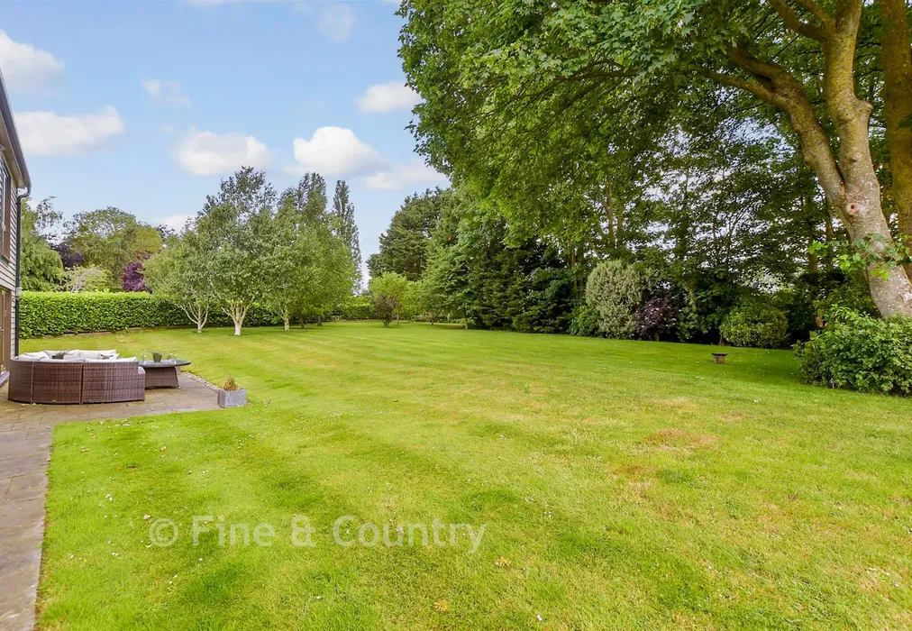 Rear Garden - Griffin Hill, Chillenden, Canterbury, Kent - Wards of Kent
